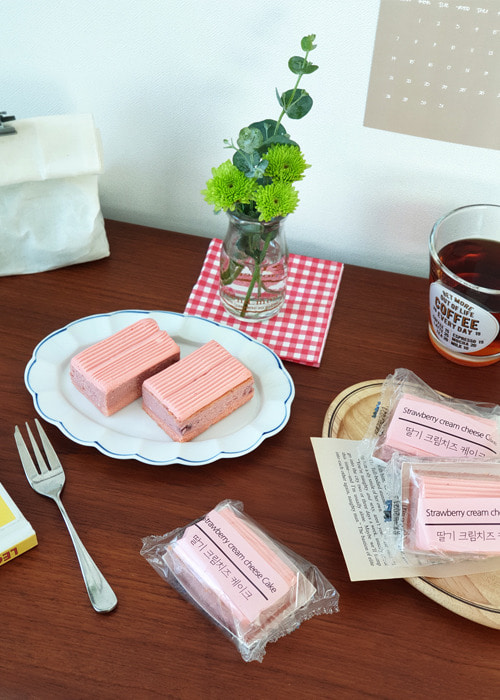 정통 수제 초코 &amp; 딸기 크림치즈 케이크
